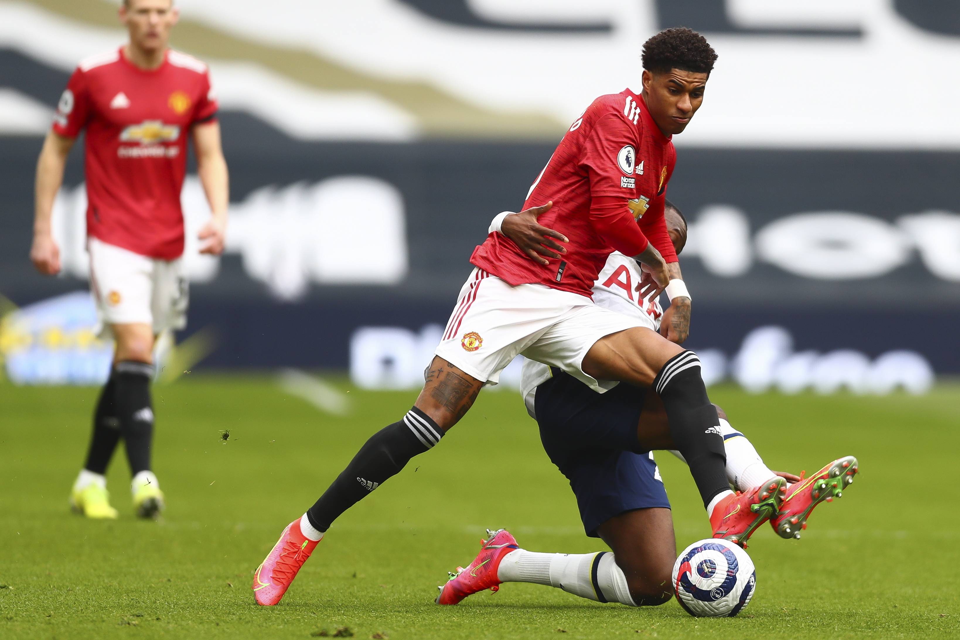 引起轰动 引起轰动